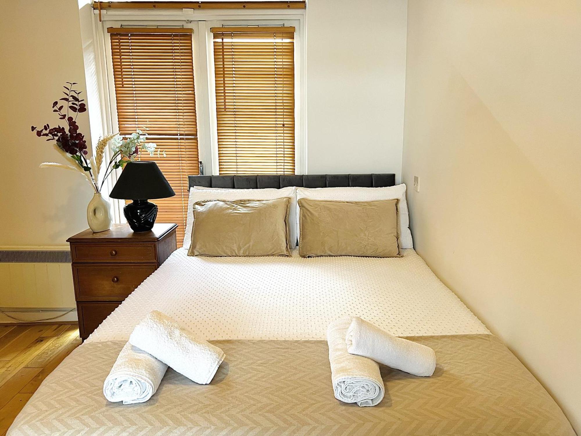 Cosy River View Flat At Temple Bar Dublin Bagian luar foto