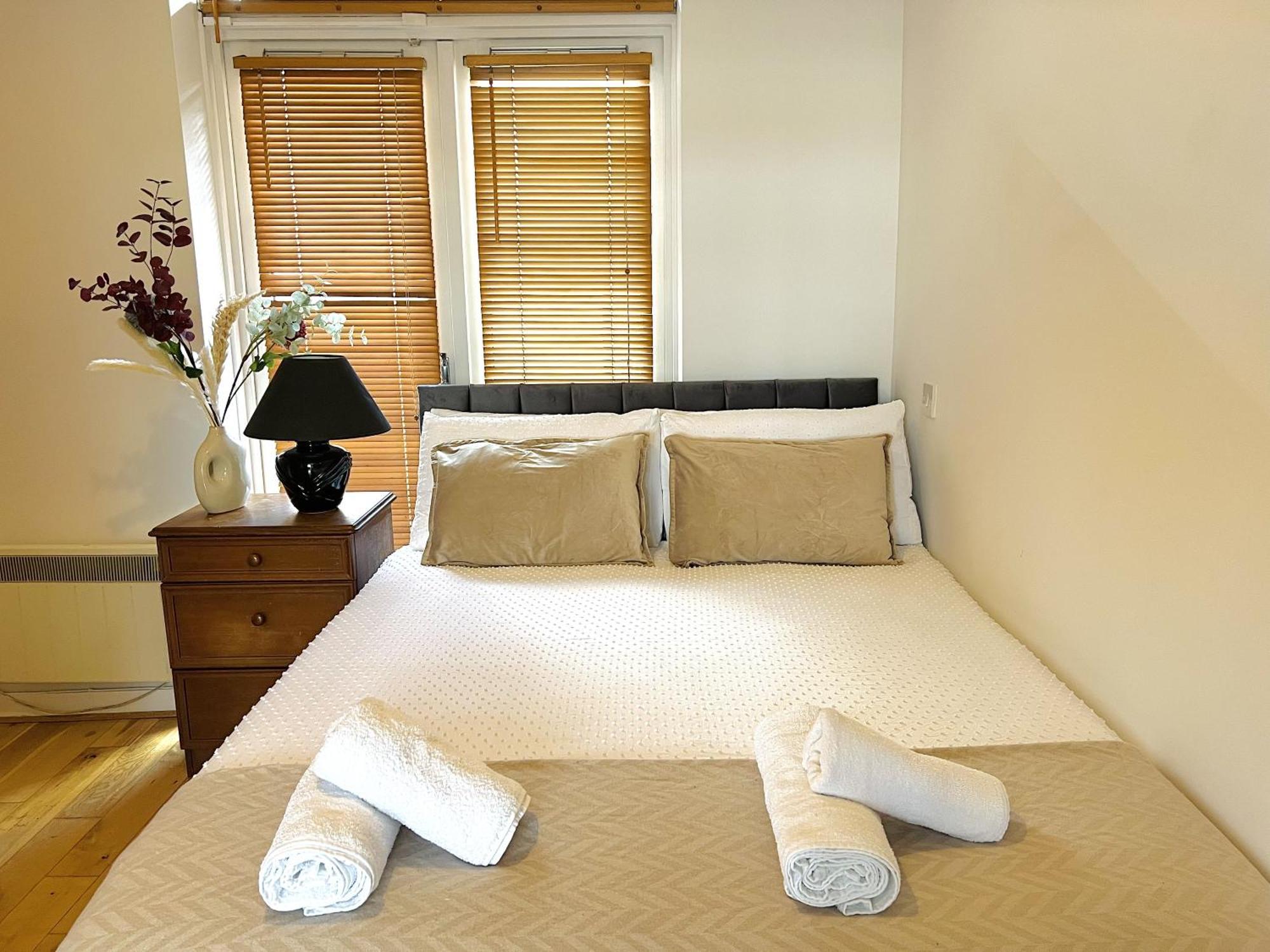 Cosy River View Flat At Temple Bar Dublin Bagian luar foto